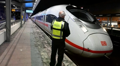 Сиријац дивљао по Њемачкој: Ударао путнике и покушао да их гурне под воз