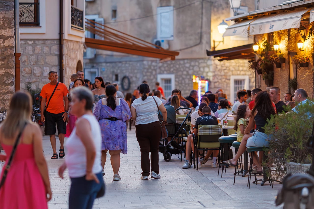 Julska subota veče: Trebinje puno života (Foto)