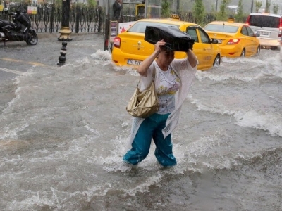 Nezapamćene poplave u Istanbulu nakon obilne kiše (VIDEO)