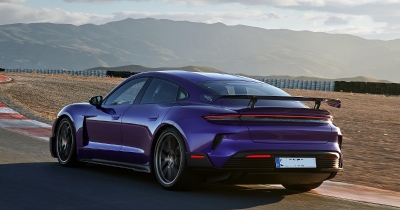 Automobil toliko brz da mu treba padobran