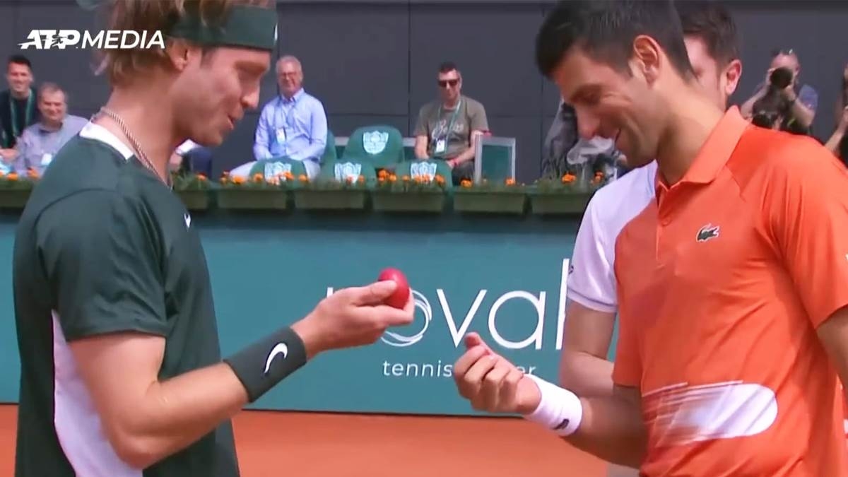 Novak na Vaskrs pokazao svijetu kako to rade Srbi: Grlio Rusa u Beogradu i izvinjavao se publici