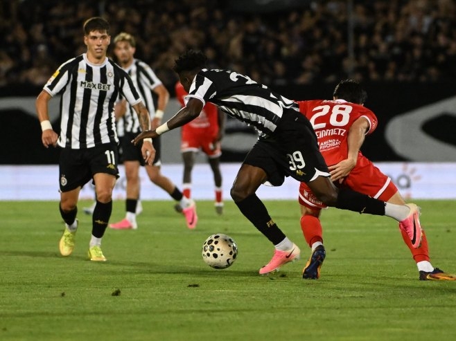 Partizan slavio protiv Una Štrasena, Ajaks prejak za Vojvodinu