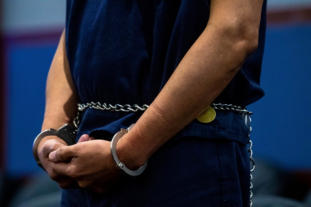 Sumnja da su "žmurili" na mito: Uhapšena 23 policajca i 4 carinika