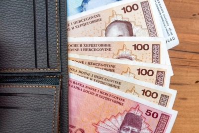 DODATNI NOVAC DOBIT ĆE 21.000 ZAPOSLENIH U BiH: Nekima na račun stiže oko 1.200 KM