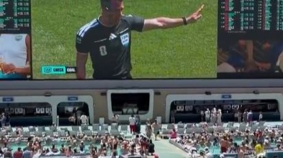 Video / Bazen, sunce i Mundijal: Ovako su Amerikanci pratili meč i proslavili plasman u nokaut fazu