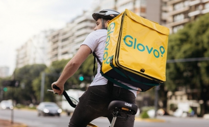 KRAH POZNATOG GIGANTA PRETVARA SE U VELIKU AFERU: “Glovo” ostavlja pustoš u BiH, milionski dugovi i rad na crno, u sve se uključuje POSKOK
