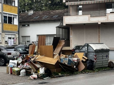 Divlje deponije pred zgradama postale svakodnevni prizor u Banjaluci