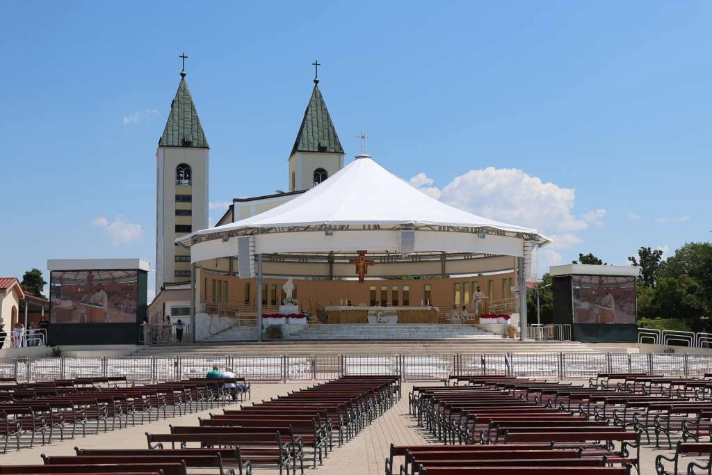 Oskvrnut Gospin kip i zapaljen vanjski oltar crkve u Međugorju