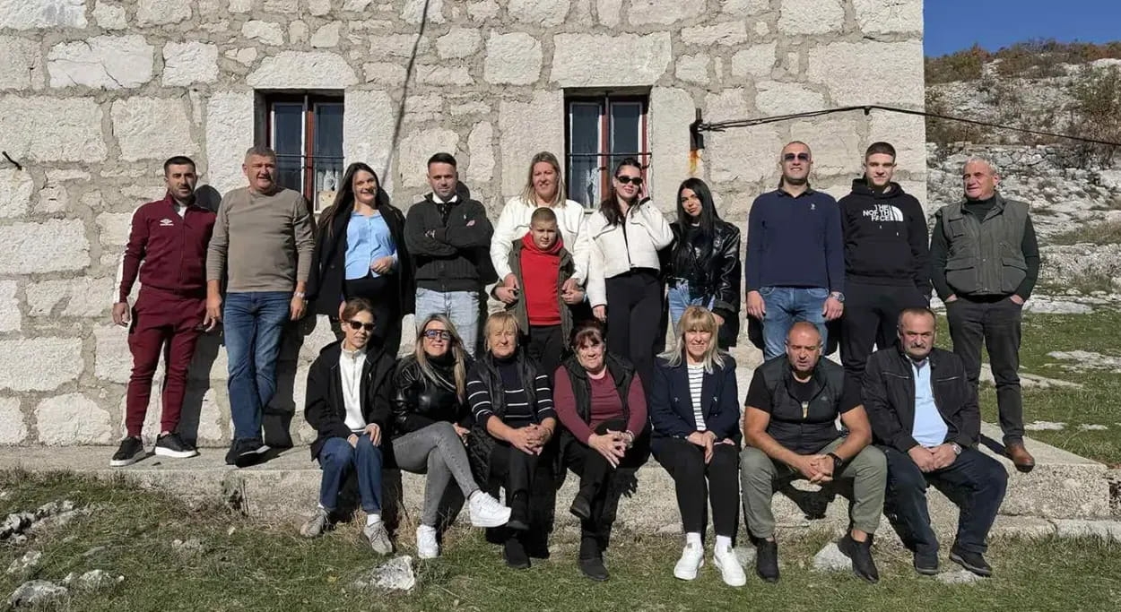 Pet sestara čuva tradiciju roditeljskog doma