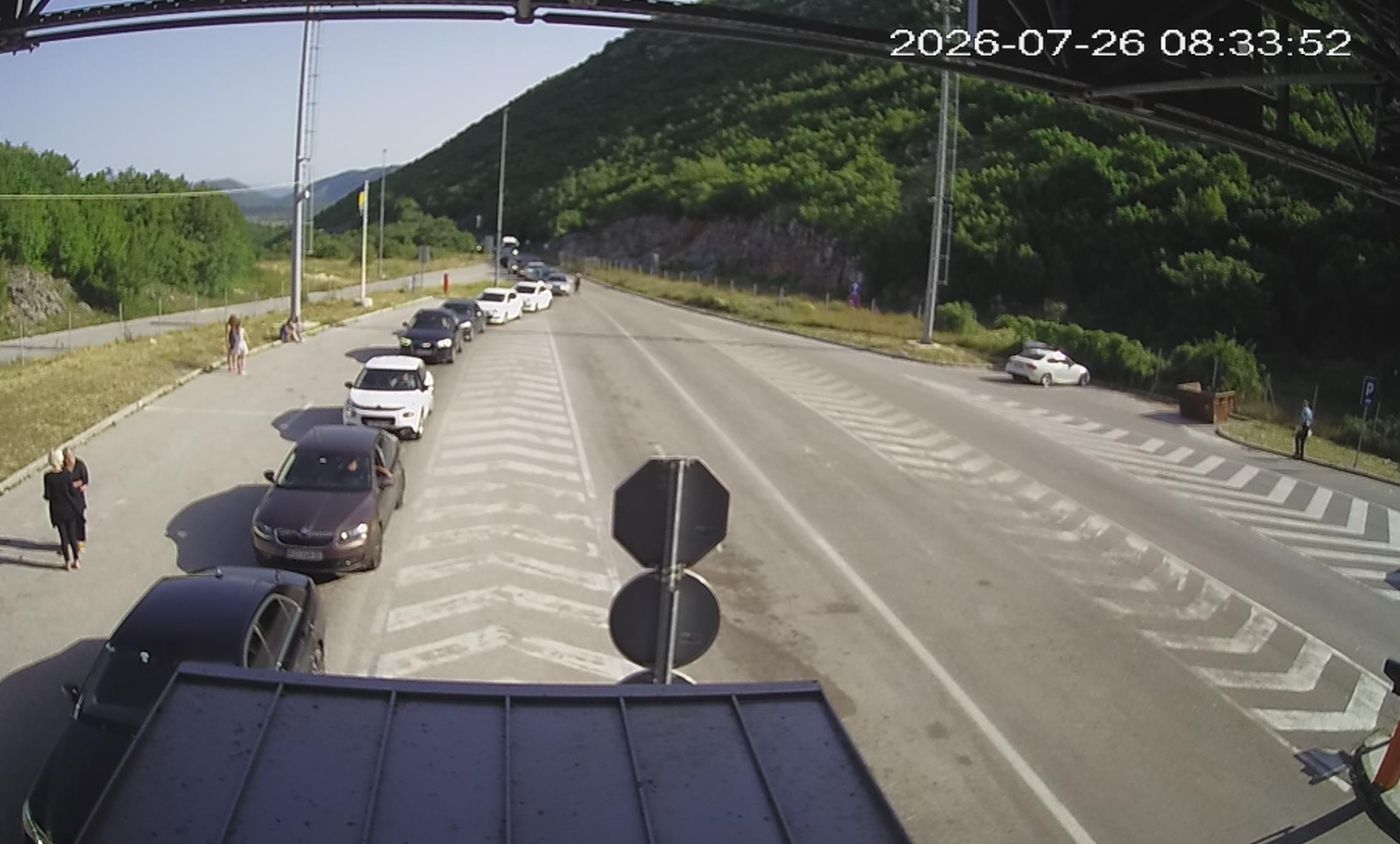 Pojačan saobraćaj prema jugu, zadržavanja i na pojedinim graničnim prelazima