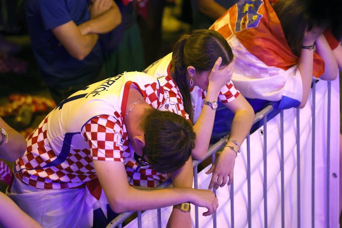 Hrvatima je bolje da uz jutarnju kafu ne uzimaju mobitel i ne čitaju novine!