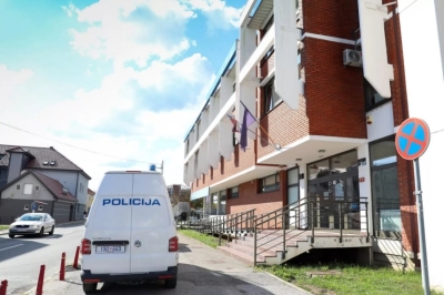 POBJEGAO PRED SUDOM: Policajci ga vodili s lisicama, otrgnuo se i nestao