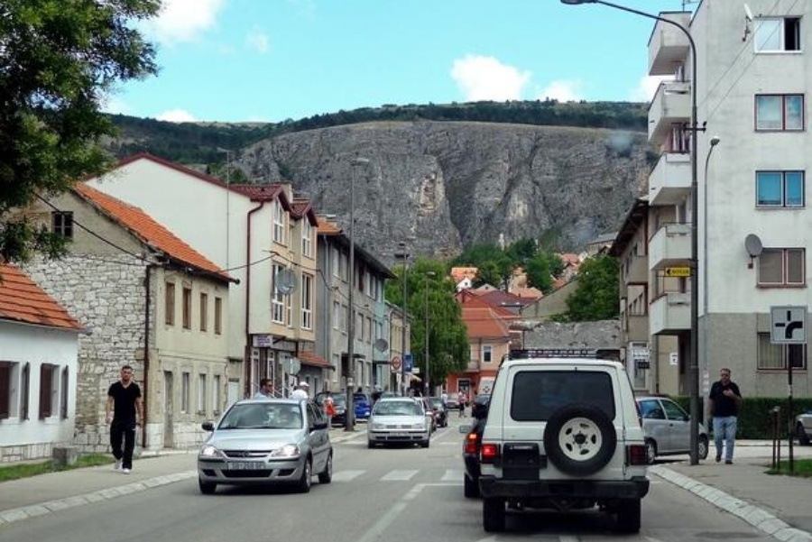 UŽAS U BiH: Pretukao majku nakon povratka iz bolnice, slomio joj bedrenu kost!