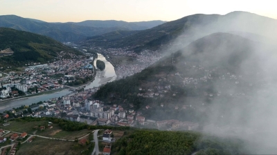 Grad prekrio gusti dim: Ponovo aktivan požar na nelegalnoj deponiji Šišeta