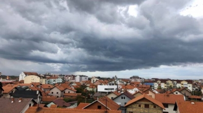 Vrijeme danas toplo, sparno i oblačno uz povremene pljuskove