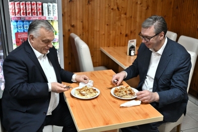 PONOVO SE ŠIRI LEGENDARNI SNIMAK VUČIĆA I ORBANA IZ VOZA: Sada video ima novo značenje