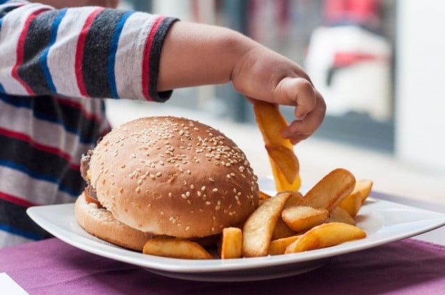Prvi put u povijesti više djece gojazno nego pothranjeno