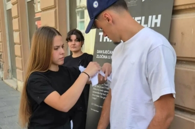 GEST KOJI JE PRIVUKAO PAŽNJU: Mladi Zmaj Kerim Alajbegović podržao obilježavanje Dana bijelih traka (FOTO)