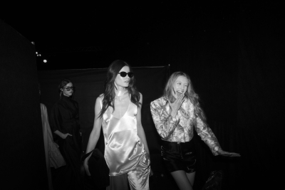 (FOTO) Beogradska nedjelja mode kakvu nismo vidjeli: Sevdalinke u Muzeju afričke umjetnosti i povratak modnih ikona na pistu