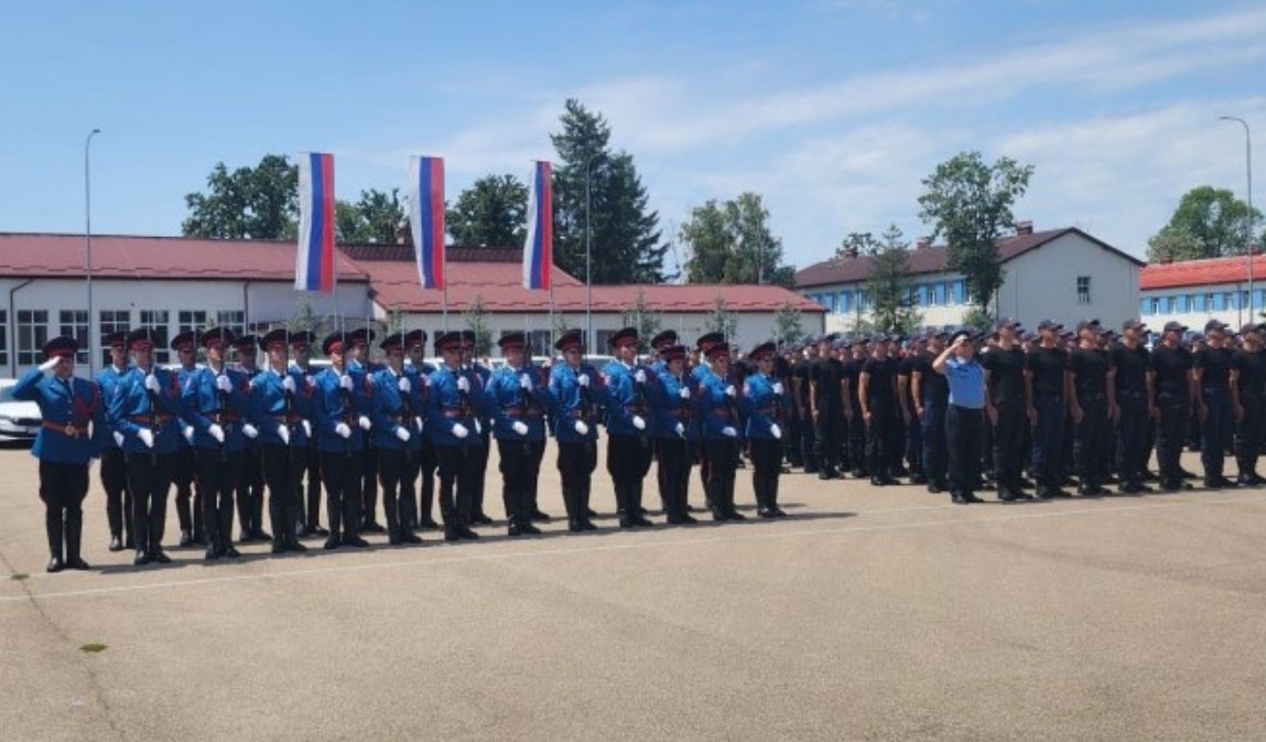 Veliki dan za MUP Srpske: Ugovori sa kadetima i nova vozila SAЈ-u i Žandarmeriji FOTO/VIDEO