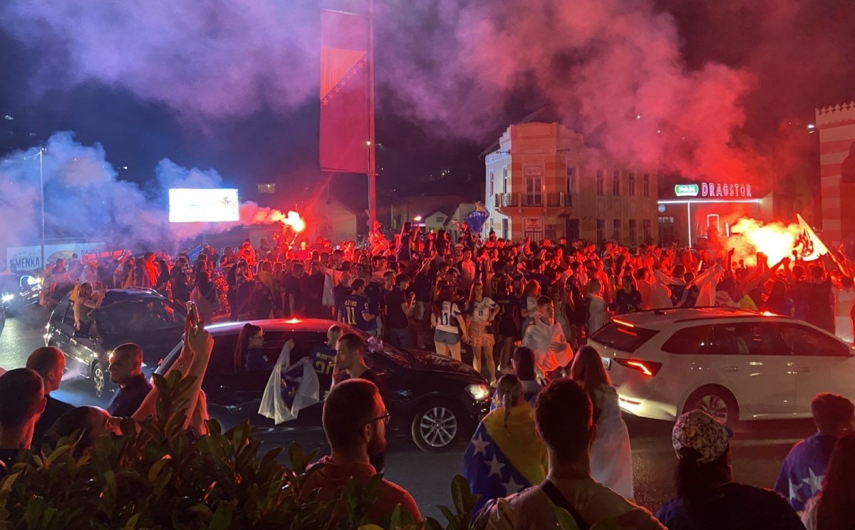 Slavlje na ulicama Tuzle nakon velike pobjede Zmajeva