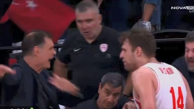 Video / Olimpijakos već imao pune ruke problema, onda je zaiskrilo i na klupi: Barcokas morao reagovati