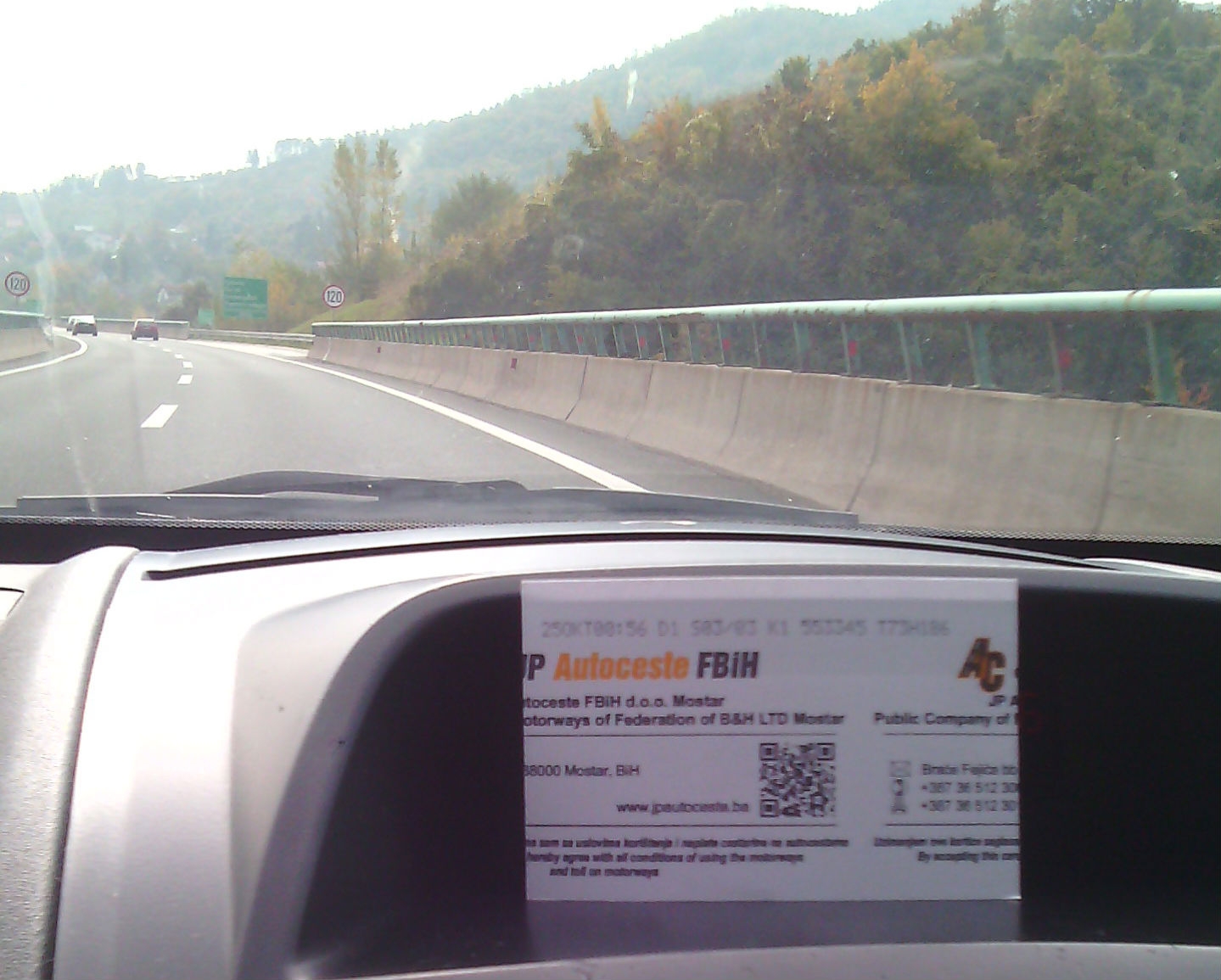 Na granicama bez većih gužvi, učestali odroni na našim cestama