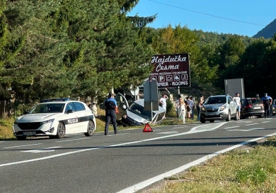 Teška saobraćajna nesreća kod Bihaća: Automobil sletio s ceste