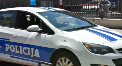 Мушкарац (64) погинуо у тешком судару аутомобила и теретног возила