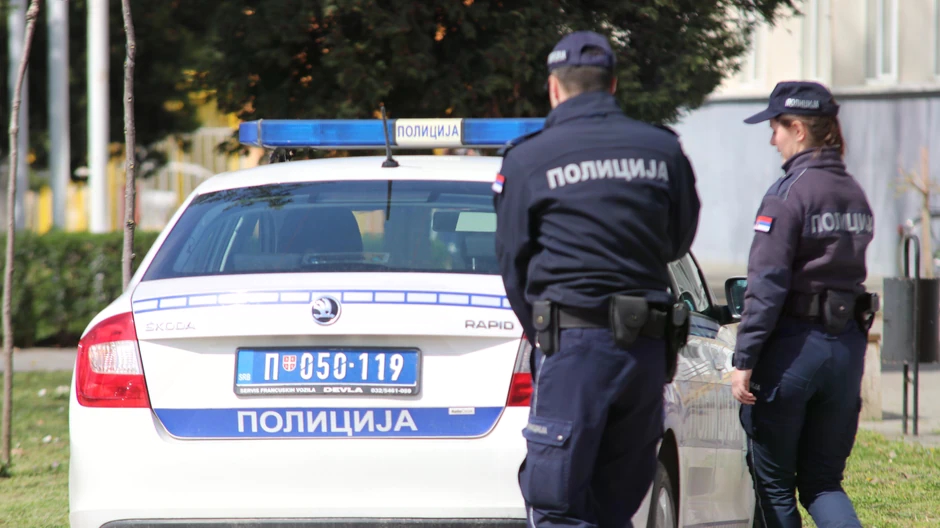 POZVONILI, POPRSKALI GA BIBER-SPREJOM, PA NASTAO HAOS Trojica mladića iz Crne Gore brutalno opljačkala čovjeka u Kruševcu