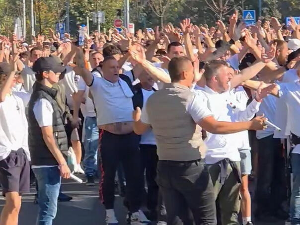 U Srbiji ništa novo: Uoči Vučićevog mitinga skandiranje zločincu Ratku Mladiću