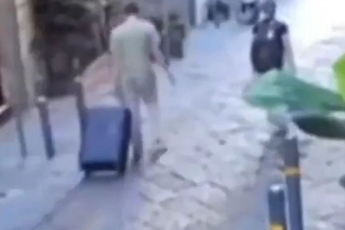 Tragedija u Napulju: Dječak bacio kip s balkona, turistkinja poginula, roditeljima prijeti zatvor