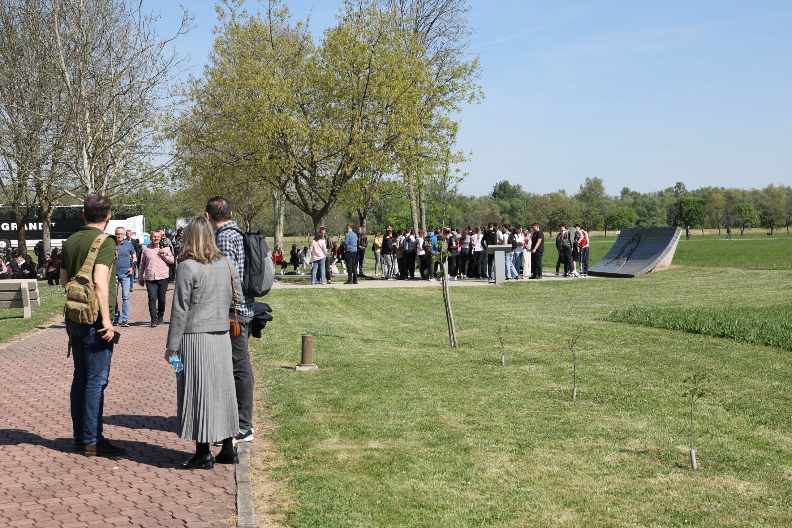(FOTO) DA SE NE ZABORAVI Veliki broj građana u Donjoj Gradini