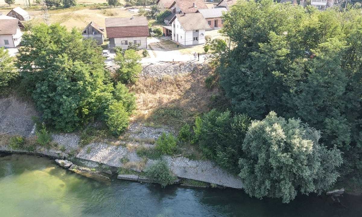 Klizišta u Česmi prijete kućama već 12 godina: Mještani i dalje čekaju trajno rješenje