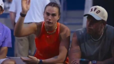 Video / Sabalenka doživjela pomračenje, snimci obišli svijet: Psovala kamermanu i lomila reket
