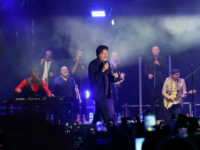 Zdravko Čolić održao spektakularan koncert u Banjaluci, nastupa i večeras