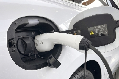 ŠOK I NEVJERICA: Punio električni automobil, a kada je stigao račun – uhvatio se za glavu...