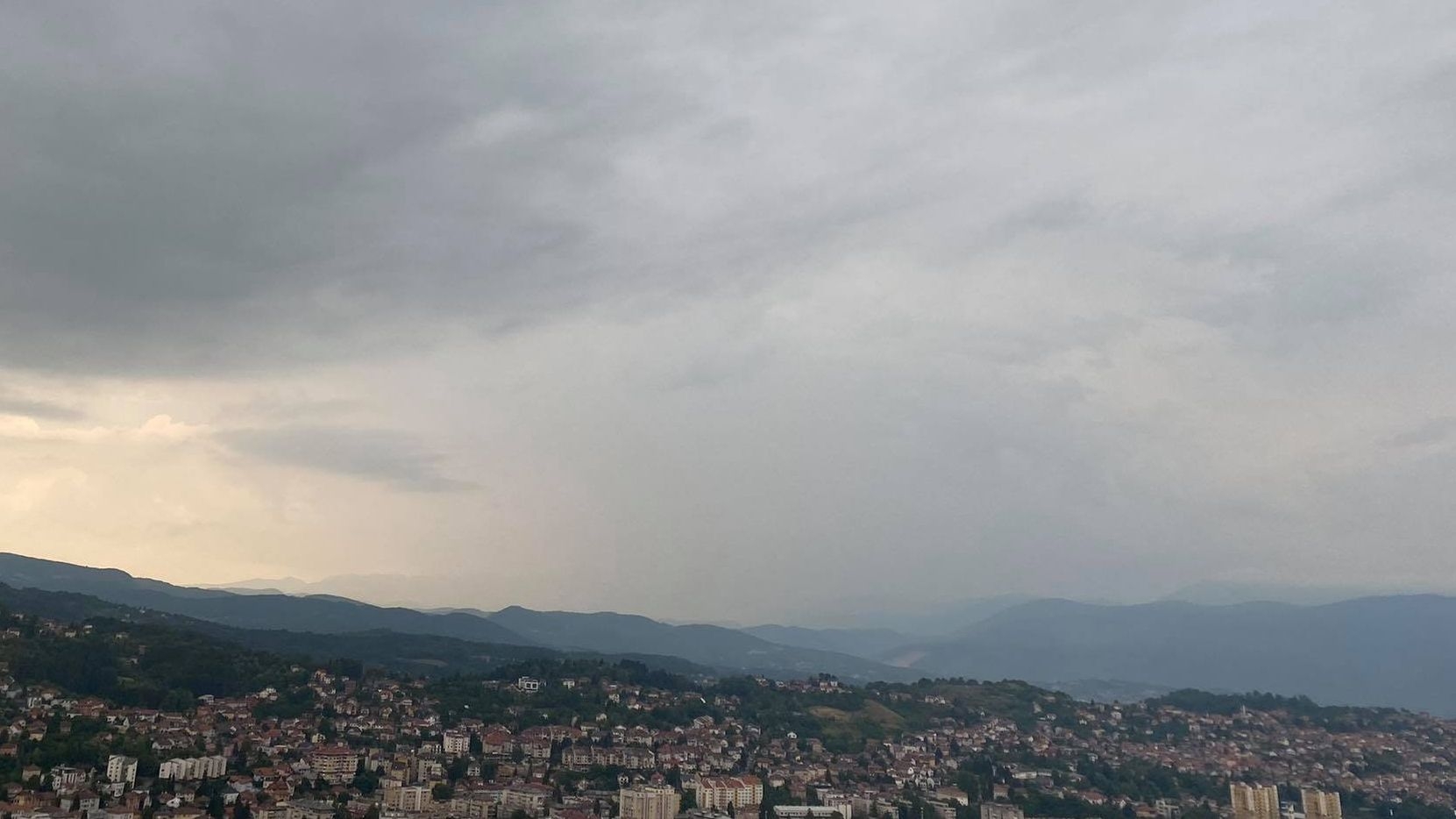 U poslijepodnevnim satima mogući lokalni pljuskovi i grmljavina