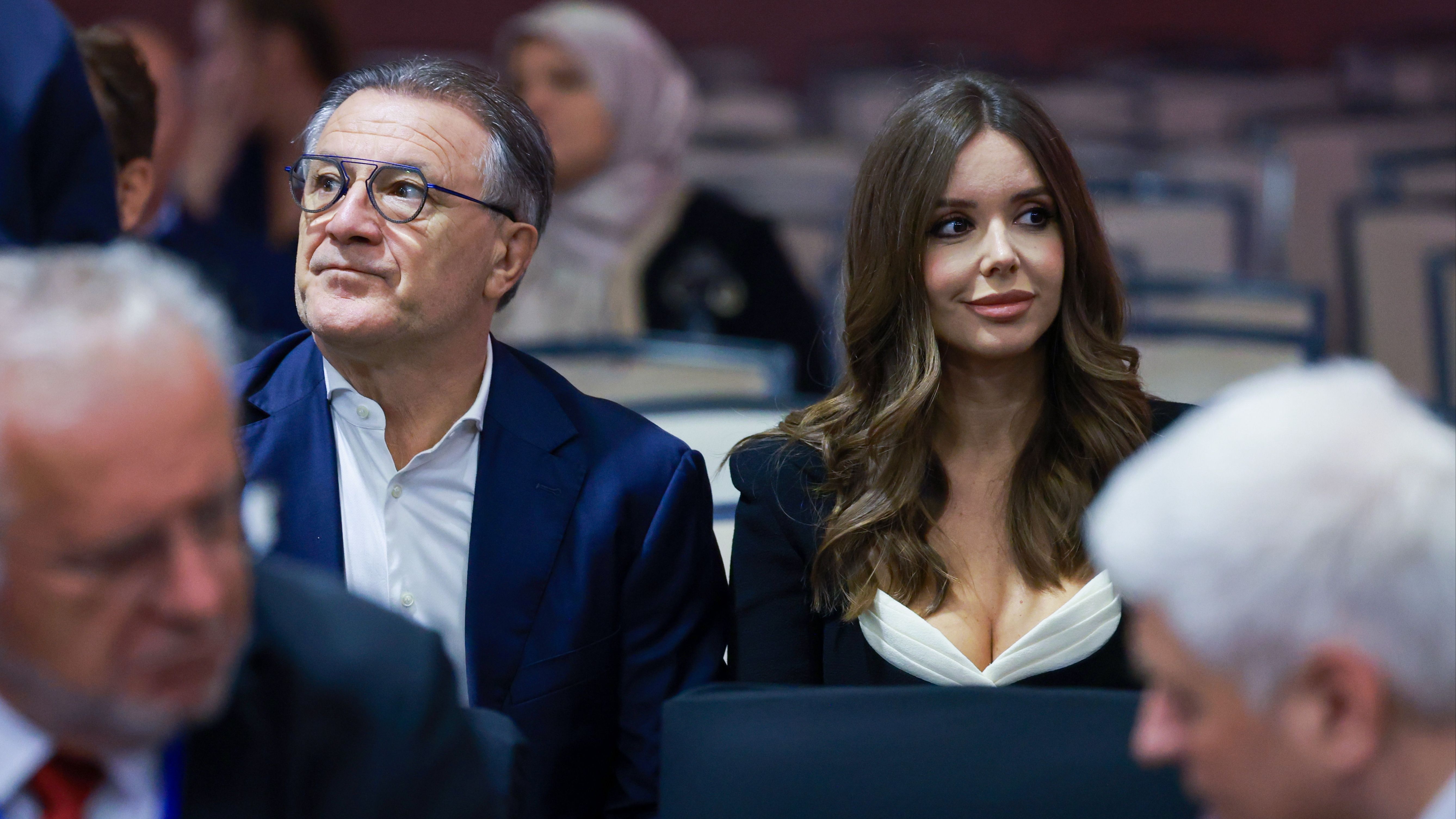 Zdravko Mamić objavio rijetku fotografiju s 27 godina mlađom partnericom: Prsten na njenoj ruci pokrenuo glasine o zarukama
