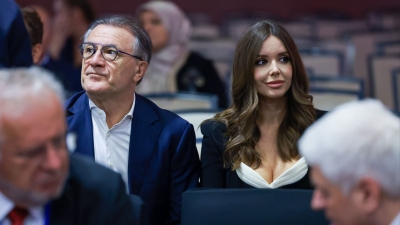 Zdravko Mamić objavio rijetku fotografiju s 27 godina mlađom partnericom: Prsten na njenoj ruci pokrenuo glasine o zarukama