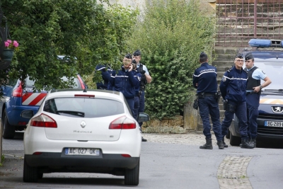 Detalji krvavog pira u Francuskoj: Ubijen muškarac, petoro ranjenih, među njima i djevojčica (12)