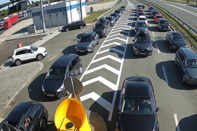 Ogromna kolona vozila na hrvatskoj strani kod Gradiške (Foto)