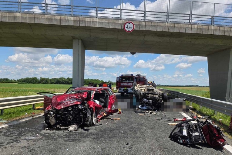 Prve snimke užasa u Hrvatskoj: Četiri osobe poginule u jezivom sudaru, automobili potpuno uništeni