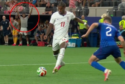Engleski mediji objavili nevjerojatnu fotografiju s utakmice, pitaju se kako je ovo moguće