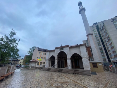 Provaljeno u džamiju u Zenici: Ukradeni novac, ručni satovi i dio videonadzora