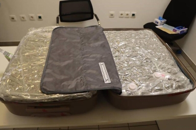 FOTO Španjolska sletjela u Zagreb s velikim koferom, policija je imala što za vidjeti kad ga je otvorila