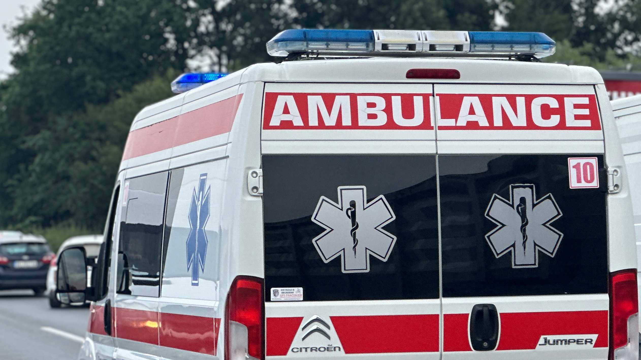 BORE JOJ SE ZA ŽIVOT Poznato stanje djevojke koja je pala sa više od 20 metara visine, živjela sama u stanu