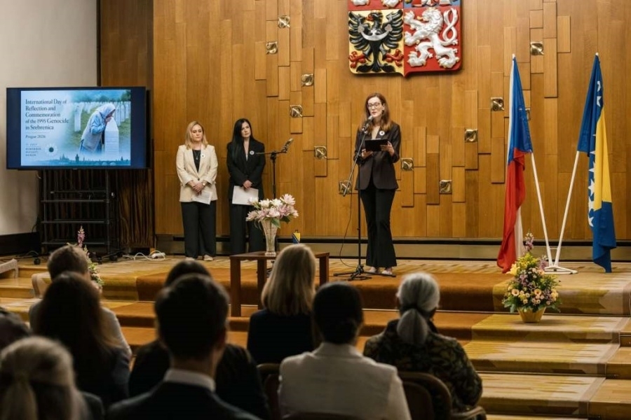 KOMEMORACIJA KOJA JE POTRESLA PRAG: Češki parlament odao počast žrtvama genocida u Srebrenici