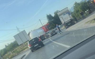 Otežano saobraćanje na magistralnom putu Tuzla - Živinice zbog saobraćajne nesreće