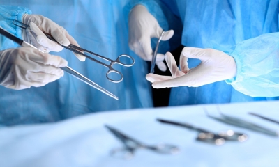 Banjalučki doktor objavio fotografiju: Iz kapka odstranjen crv od 6 cm FOTO